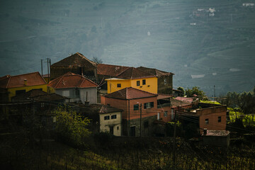 View of the settlement in the Douro Valley in contrasting pre-sunset light. - obrazy, fototapety, plakaty