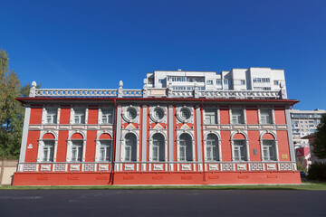 The building of the Commercial Assembly (Marfin House) on Chubarov-Luchinsky Avenue in Arkhangelsk. An architectural monument of regional significance. Russia - 757437285