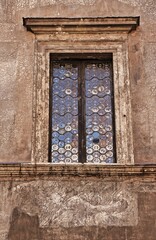 Fototapeta na wymiar Antica architettura urbana in Via della Cuccagna a Roma