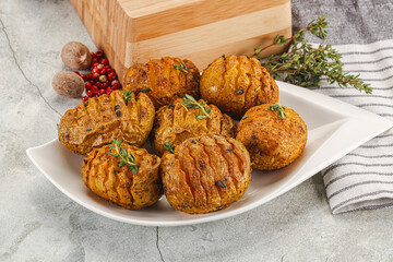 Baked baby potato with thyme