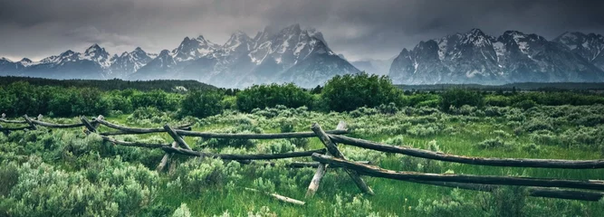 Papier Peint photo autocollant Chaîne Teton Tempest in the Tetons: Stormy Day in Teton National Park in 4K Ultra HD Resolution