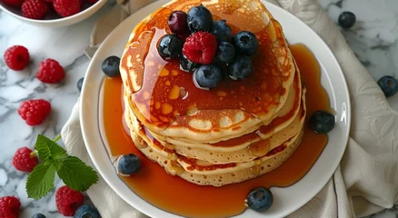 Schilderijen op glas Stack of Pancakes With Berries and Syrup © yganko