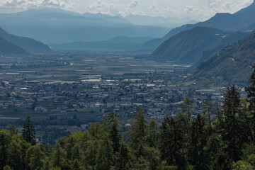 Südtirol, Region Meran, Blick auf Lana