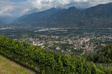 Obraz premium Südtirol, Region Meran, Blick auf Lana