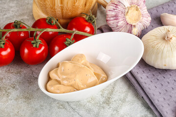 Yellow cream grill sauce for burger