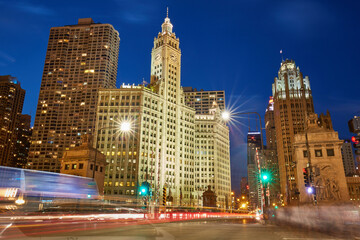 Fototapeta na wymiar Chicago Nightscape: City Lights in 4K Ultra HD