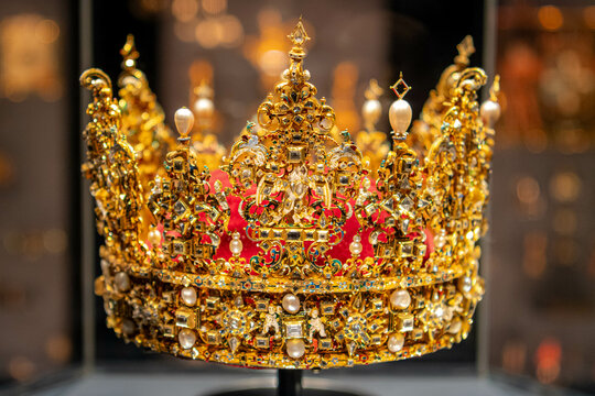 Christian IV Crown in Rosenborg Castle (Danish: Rosenborg Slot) in Copenhagen. An ancient royal residence, it is home to the Danske Kongers Kronologiske Samling, Museum of the Royal Danish Collection
