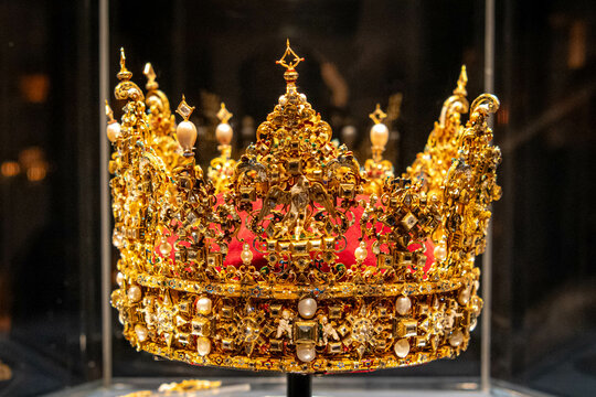 Christian IV Crown in Rosenborg Castle (Danish: Rosenborg Slot) in Copenhagen. An ancient royal residence, it is home to the Danske Kongers Kronologiske Samling, Museum of the Royal Danish Collection
