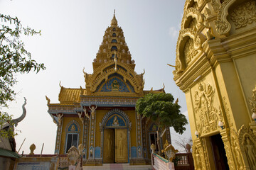 Fototapeta premium Temple Wat Phnom Sampeau Cambodia on an autumn sunny day.