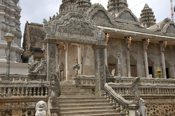 Naklejka premium Phnom Santuk Temple Kampong Cham Cambodia on a sunny winter day