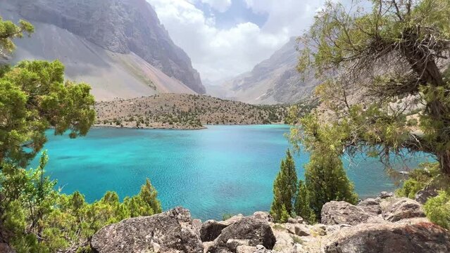 The Alaudin (Chapdara) lakes, lying at an altitude of 2800 m, are considered one of the most beautiful lakes of the Fan Mountains. Turquoise mountain lake. Pamiro-Alai. Tajikistan, Pamir 4K