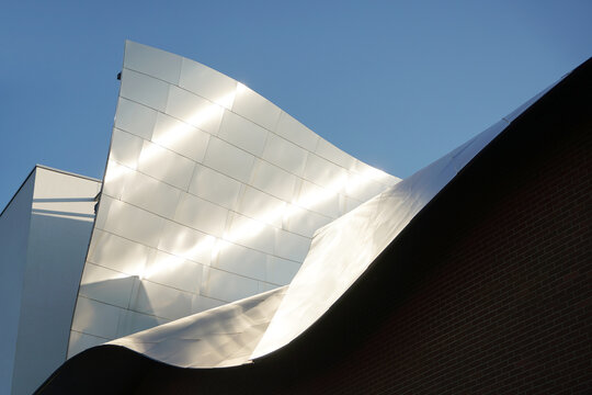 Marta Herford Museum of Contemporary Art Geb&auml;ude geplant von Frank o. Gehry
Ein Beispiel f&uuml;r Dekonstruktivismus und Neuentwicklung gemischter Baumaterialien