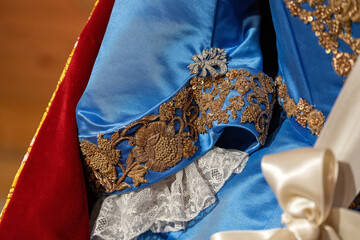 Naklejka premium Silver brooch with diamonds on an embellished dress.