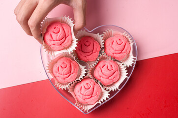 Rose love cookie in heart shape box