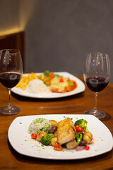 Comida Brasileira Típica Restaurante Feijoada Carne Tilápia Risotto Macarrão Legumes Filé Mignon Fettucine Salada Ceasar Pastelzinho Caldo de Mandioca Frios Dado de tapioca Drinks Coquetéis Brasileiro