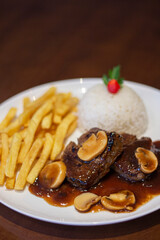 Comida Brasileira Típica Restaurante Feijoada Carne Tilápia Risotto Macarrão Legumes Filé Mignon Fettucine Salada Ceasar Pastelzinho Caldo de Mandioca Frios Dado de tapioca Drinks Coquetéis Brasileiro