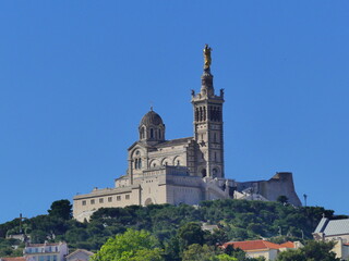 Fototapeta na wymiar La basilique Notre-Dame de la Garde à Marseille