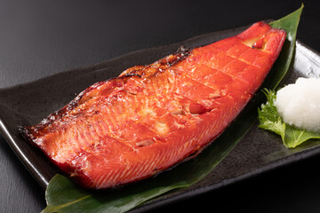 ［チリ産　養殖］サーモン　みりん漬け焼き