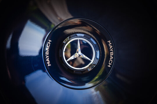 Maybach Haute Voiture 1/150