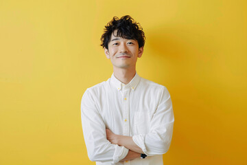 笑顔の日本人男性のナチュラルポートレート..