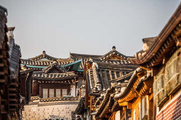 Fototapeta premium Traditional Korean building architecture of bukchon Hanok Village in Seoul, South Korea