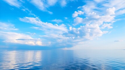 青空と水面、余白・コピースペースのある水の背景