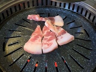 삼겹살 숯불 고기구이 돼지고기 식당 화로구이 숯 바베큐