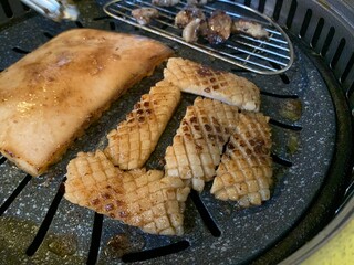 삼겹살 숯불 고기구이 돼지고기 식당 화로구이 숯 바베큐 돼지 껍데기