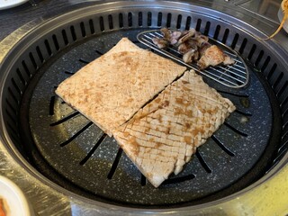 삼겹살 숯불 고기구이 돼지고기 식당 화로구이 숯 바베큐 돼지 껍데기