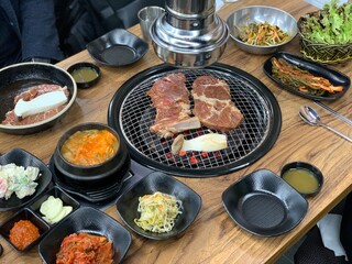 삼겹살 숯불 고기구이 돼지고기 식당 화로구이 숯 바베큐
