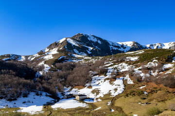 Snow-capped mountains in the Leonese mountain, more specifically in the Riaño mountain regional park. Leon, Spain.