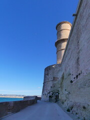 Fort et donjon en bord de mer