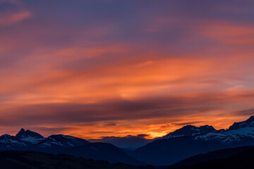 Obraz premium sunset at mountain background