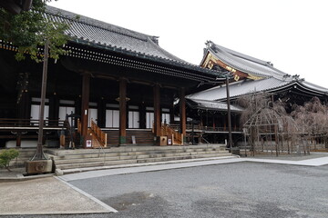 A Japanese temple : a scene of the precincts of Bukko-ji Temple in Kyoto City 日本の神社：京都市にある佛光寺境内の風景
