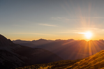 Obraz premium Sunset at mountain background