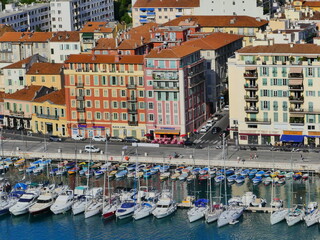 Fototapeta na wymiar Port de Nice et façades colorées