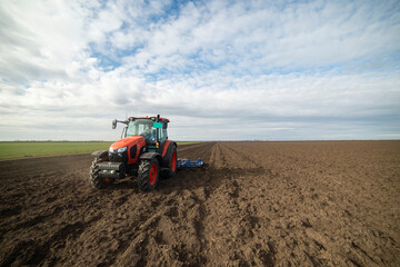 Fototapeta premium Tractor working in the field