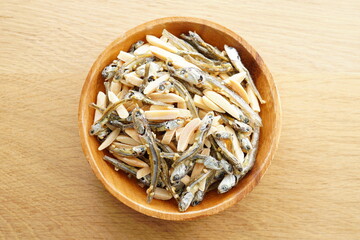 おつまみ　アーモンドと小魚
