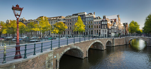 Häuser an der Keizersgracht, Reguliersgracht, Amsterdam, Niederlande