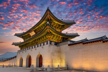 Fototapeta na wymiar Gyeongbok palace in Seoul City, Gyeongbokgung palace landmark of Seoul, South Korea, Korean wooden traditional house in Gyeongbokgung the main royal palace of Joseon dynasty.