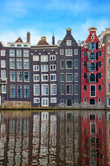 Obraz premium Traditional Dutch construction buildings on Damrak canal in Amsterdam in winter