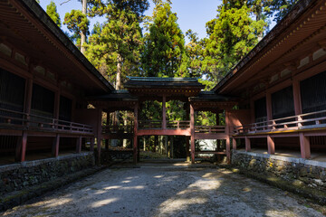 日本　滋賀県大津市にある延暦寺の西塔の法華堂と常行堂の渡り廊下