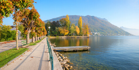 lakeside promenade Traunsee, tourist resort Gmunden, autumn season Salzkammergut, landscape austria