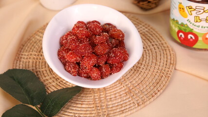 Dried strawberries are delicious fruits 