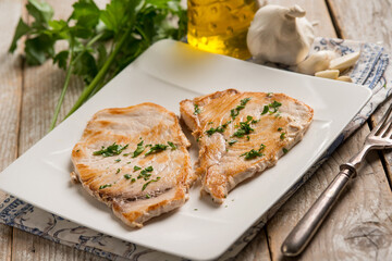 grilled swordfish with garlic and parsley - 758003212