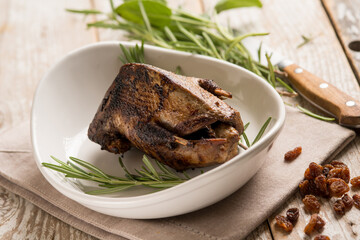 roasted pigeon with dried grape and rosemary - 758003456