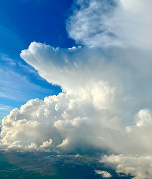 Great picture of a Cumulonimbus cloud over a city in France, captured from an airplane