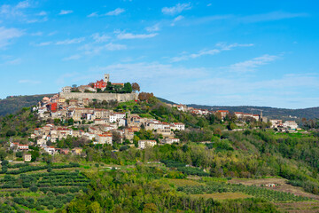 Fototapeta na wymiar Motovun beautiful hilltop stone village in Croatia area also called the croatian Toscana