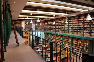 Biblioteca antigua
