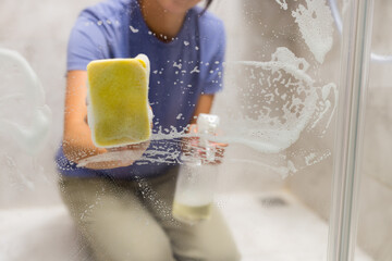 Sponge clean the glass of windows in bathroom - 758123455